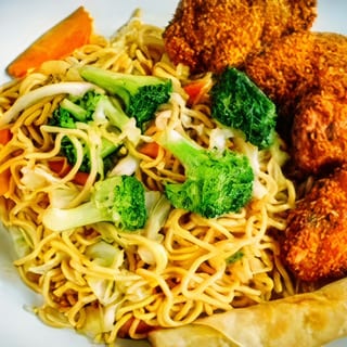 Combo #7 Chow Mein with BBQ Pork or BBQ Beef