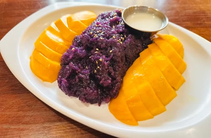 Sweet Sticky Rice with Fresh Mango.